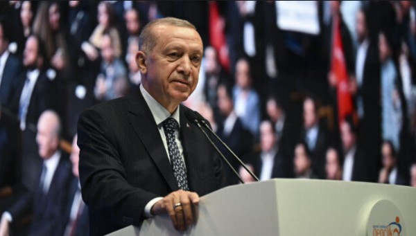 Cumhurbaşkanı Erdoğan teröristlerle iş tutan muhalefete yüklendi: Bu ülke hainlere bırakılamaz